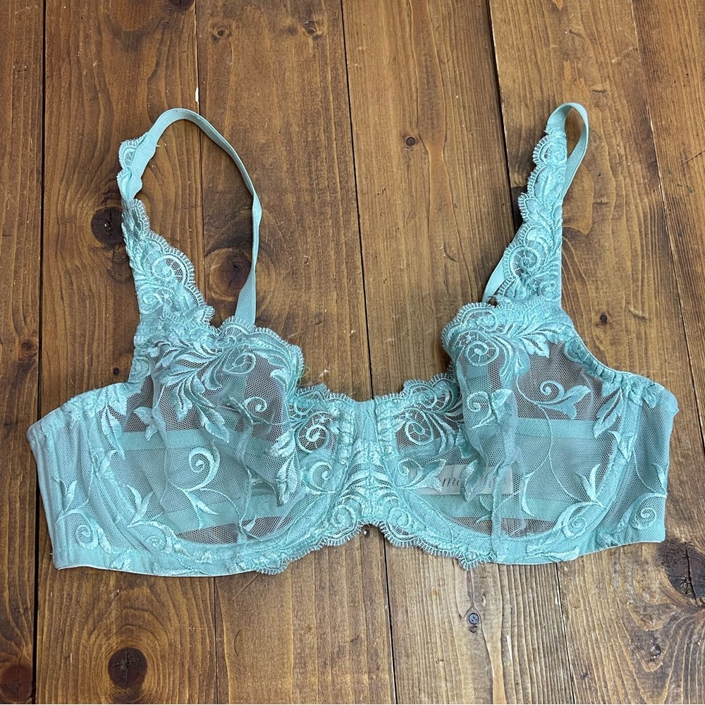 Soma size 34C sea foam unlined lace bra